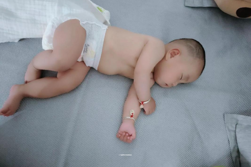 西安三个月宝宝抬头不稳